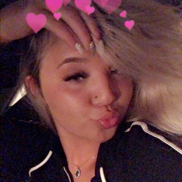 Meet your Posher, Nia - Picture 4 of 4